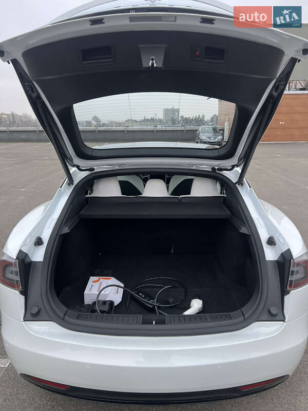 Лифтбек Tesla Model S 2019 в Киеве фото 21 Лифтбек Tesla Model S 2019 в Киеве
