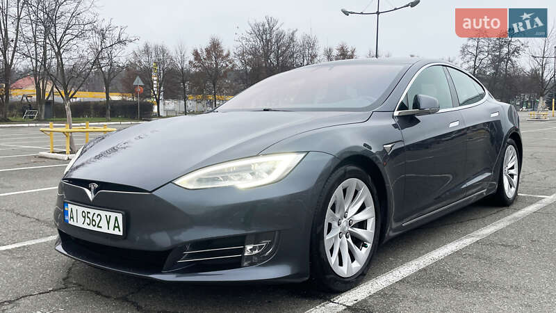 Лифтбек Tesla Model S 2018 в Киеве фото 10 Лифтбек Tesla Model S 2018 в Киеве