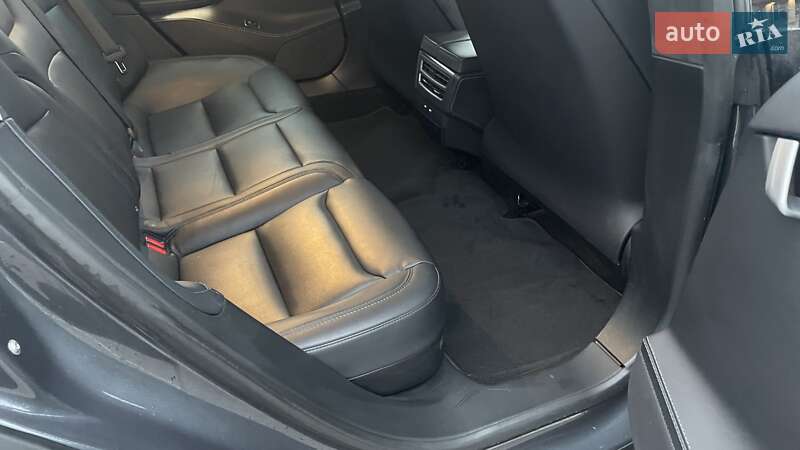 Лифтбек Tesla Model S 2018 в Киеве фото 29 Лифтбек Tesla Model S 2018 в Киеве