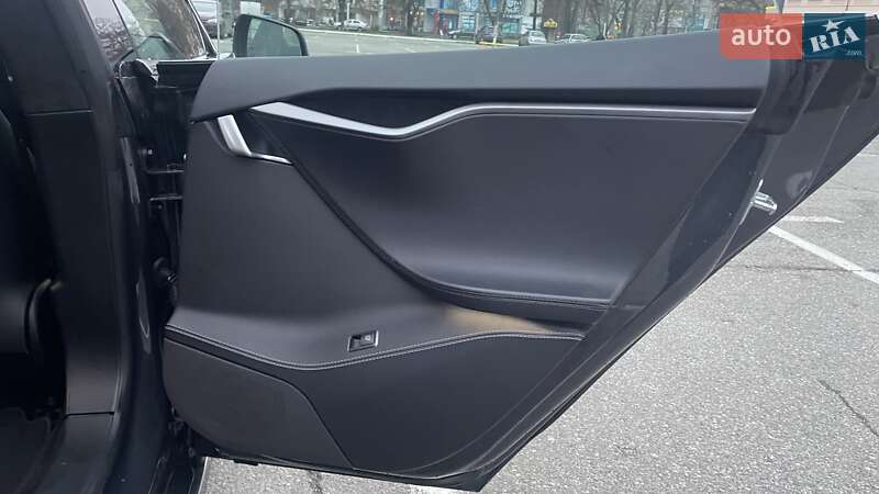 Лифтбек Tesla Model S 2018 в Киеве фото 33 Лифтбек Tesla Model S 2018 в Киеве