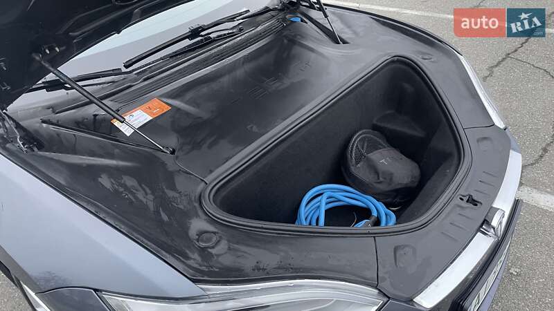 Лифтбек Tesla Model S 2018 в Киеве фото 53 Лифтбек Tesla Model S 2018 в Киеве