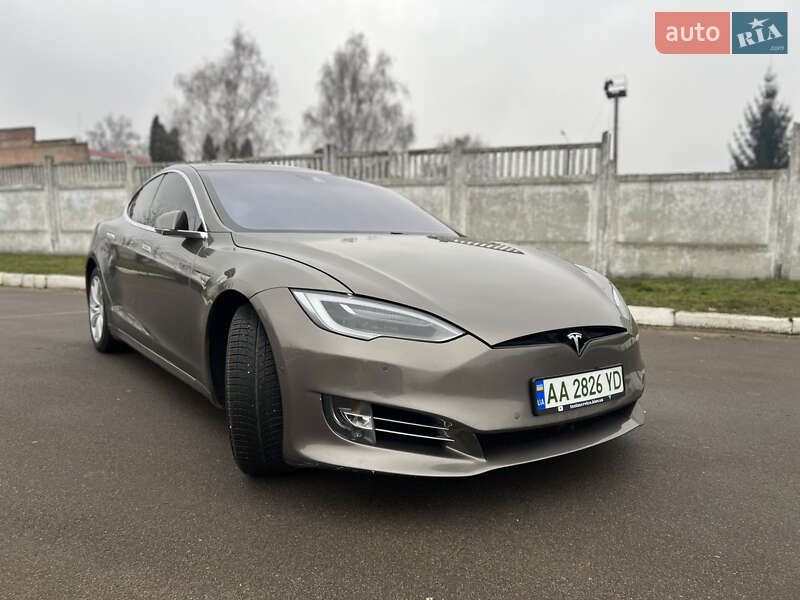 Лифтбек Tesla Model S 2015 в Прилуках фото Лифтбек Tesla Model S 2015 в Прилуках