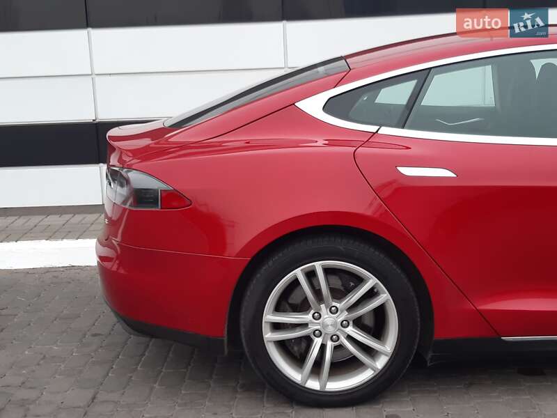 Лифтбек Tesla Model S 2014 в Ровно