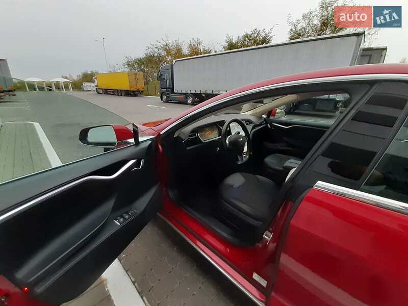 Лифтбек Tesla Model S 2014 в Ровно