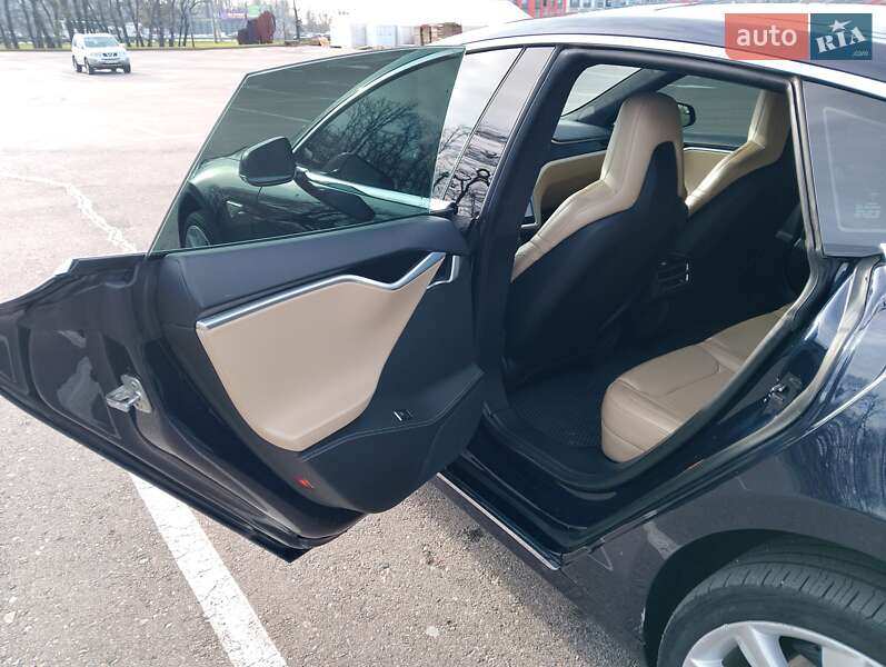 Лифтбек Tesla Model S 2014 в Киеве фото 12 Лифтбек Tesla Model S 2014 в Киеве
