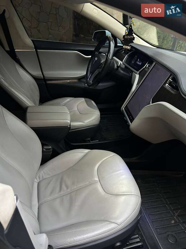 Лифтбек Tesla Model S 2013 в Львове