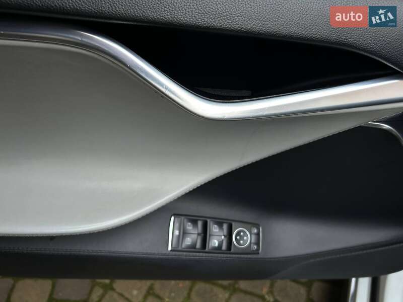 Лифтбек Tesla Model S 2013 в Львове