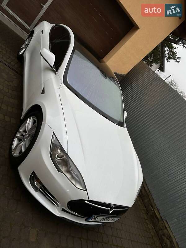 Лифтбек Tesla Model S 2013 в Львове