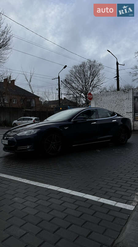 Лифтбек Tesla Model S 2015 в Виннице