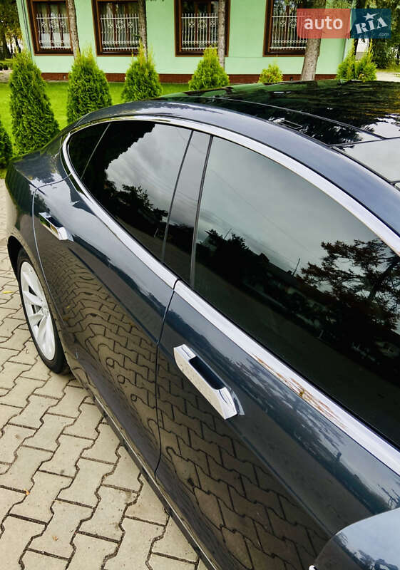 Лифтбек Tesla Model S 2016 в Луцке фото 13 Лифтбек Tesla Model S 2016 в Луцке