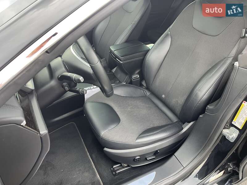 Лифтбек Tesla Model S 2016 в Киеве фото 8 Лифтбек Tesla Model S 2016 в Киеве