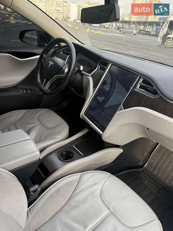 Лифтбек Tesla Model S 2013 в Киеве