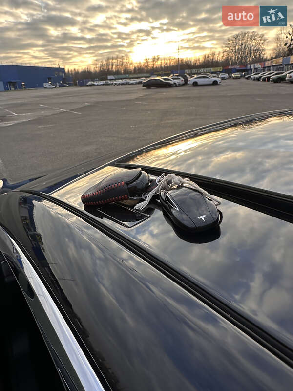Лифтбек Tesla Model S 2014 в Киеве фото 37 Лифтбек Tesla Model S 2014 в Киеве