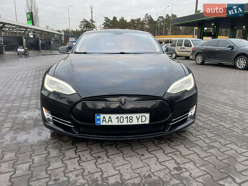 Лифтбек Tesla Model S 2014 в Киеве