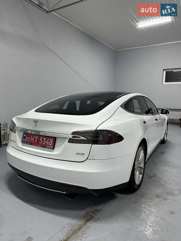 Лифтбек Tesla Model S 2015 в Миргороде