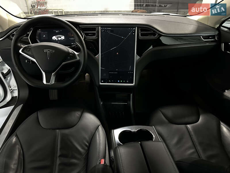 Лифтбек Tesla Model S 2015 в Миргороде