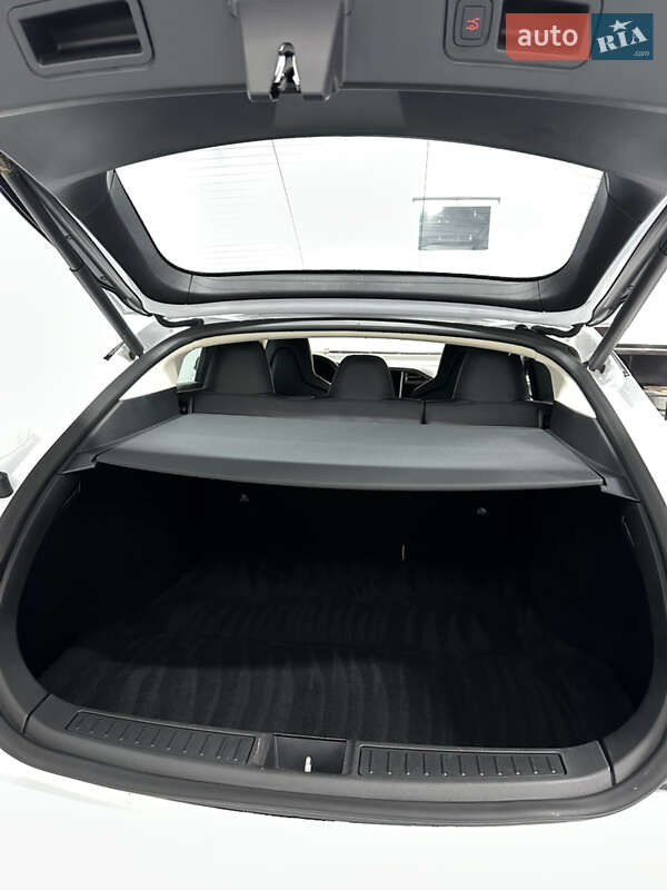 Лифтбек Tesla Model S 2015 в Миргороде