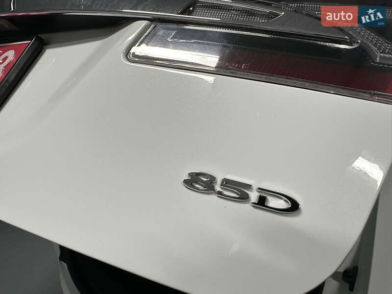 Лифтбек Tesla Model S 2015 в Миргороде