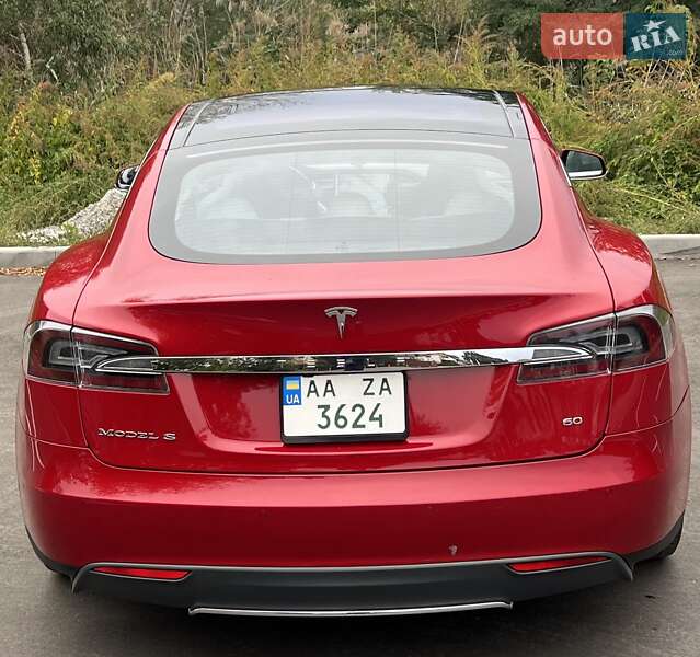 Лифтбек Tesla Model S 2013 в Киеве