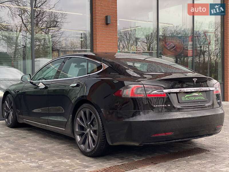 Лифтбек Tesla Model S 2019 в Киеве