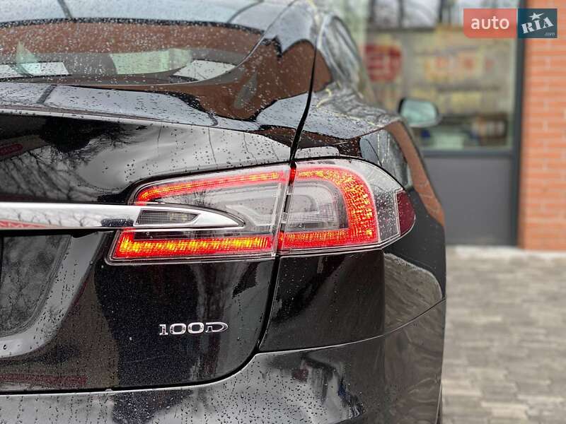 Лифтбек Tesla Model S 2019 в Киеве