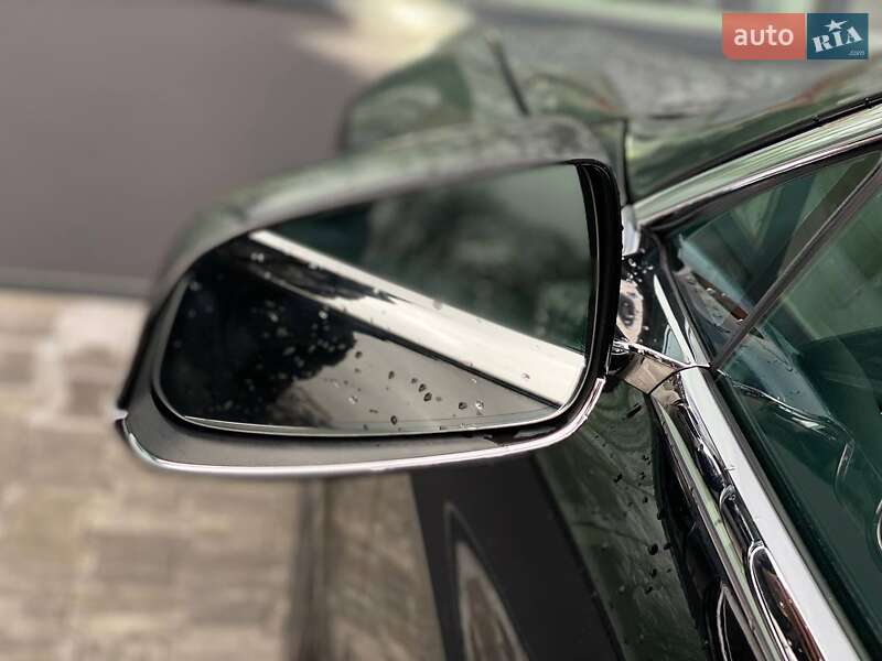 Лифтбек Tesla Model S 2019 в Киеве