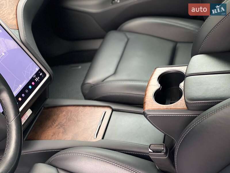 Лифтбек Tesla Model S 2019 в Киеве