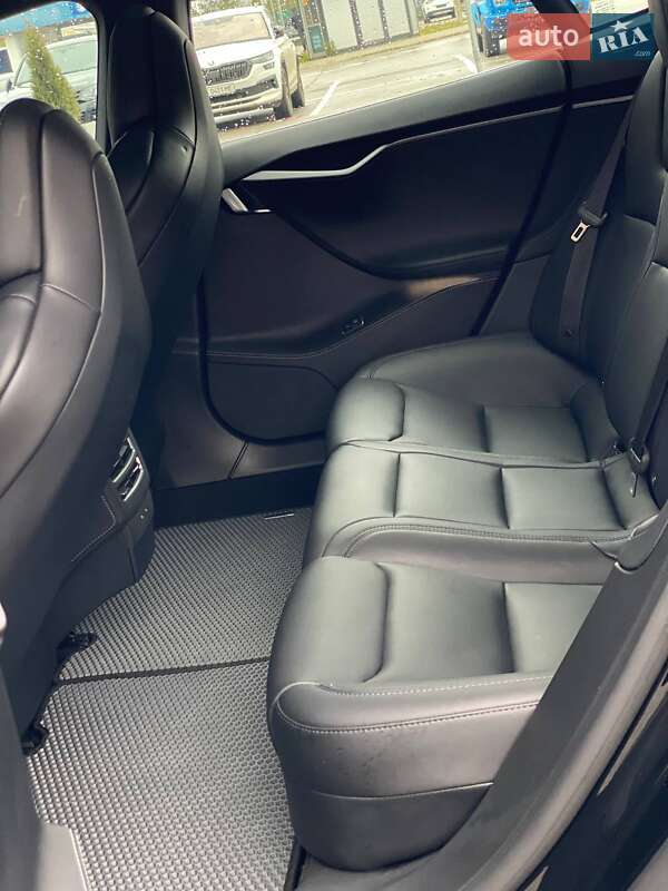 Лифтбек Tesla Model S 2019 в Киеве