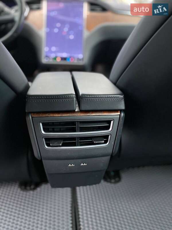 Лифтбек Tesla Model S 2019 в Киеве