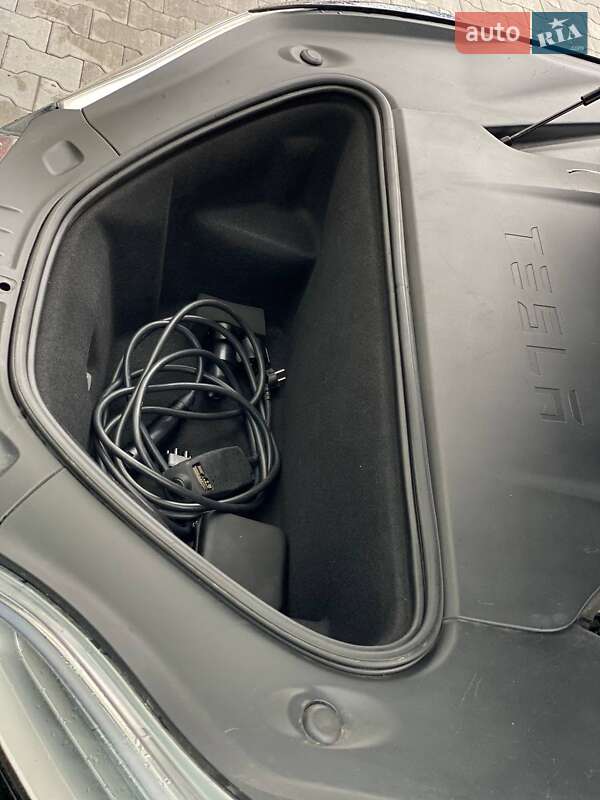 Лифтбек Tesla Model S 2019 в Киеве