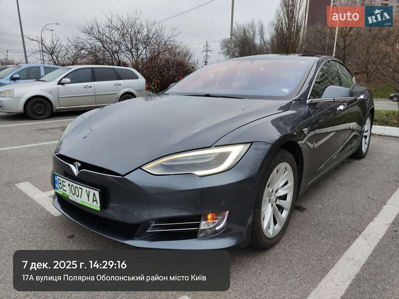 Лифтбек Tesla Model S 2018 в Киеве фото 3 Лифтбек Tesla Model S 2018 в Киеве