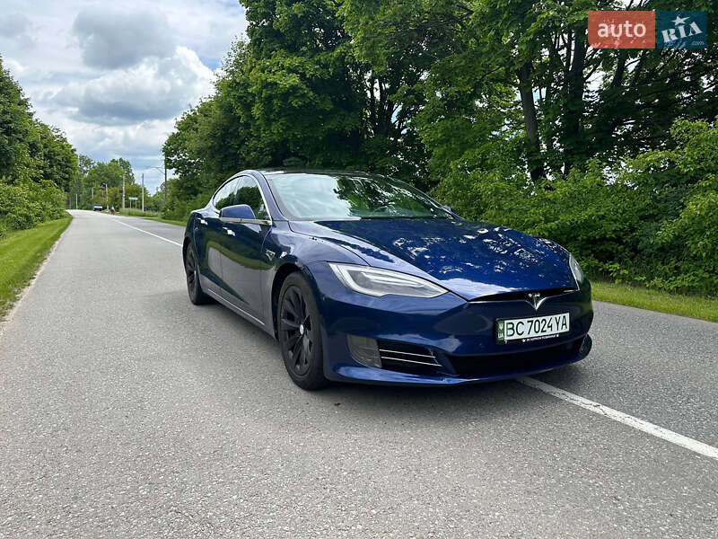 Лифтбек Tesla Model S 2016 в Львове