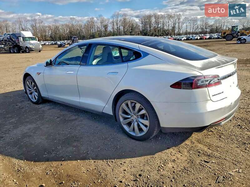 Лифтбек Tesla Model S 2015 в Ивано-Франковске фото 3 Лифтбек Tesla Model S 2015 в Ивано-Франковске