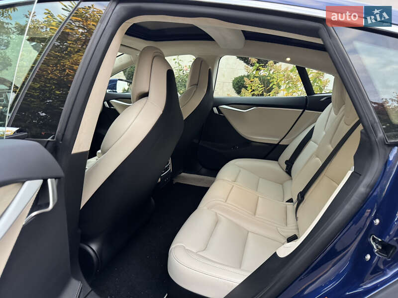 Лифтбек Tesla Model S 2017 в Одессе