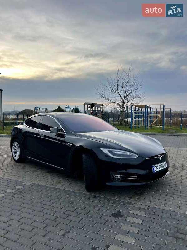 Лифтбек Tesla Model S 2017 в Ровно фото 9 Лифтбек Tesla Model S 2017 в Ровно