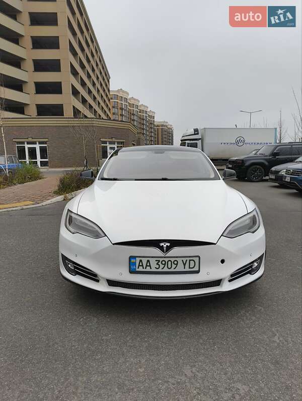 Лифтбек Tesla Model S 2014 в Киеве