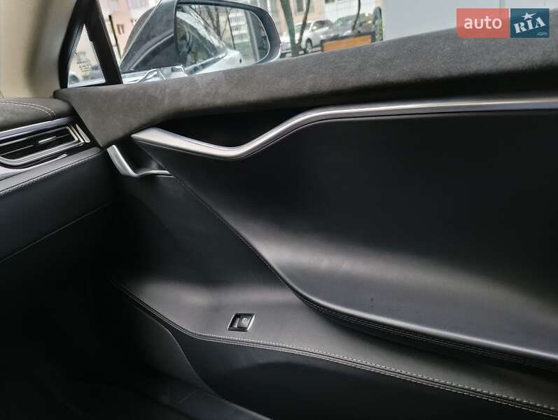 Лифтбек Tesla Model S 2014 в Киеве