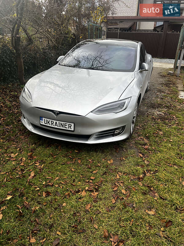 Ліфтбек Tesla Model S 2017 в Львові фото Ліфтбек Tesla Model S 2017 в Львові