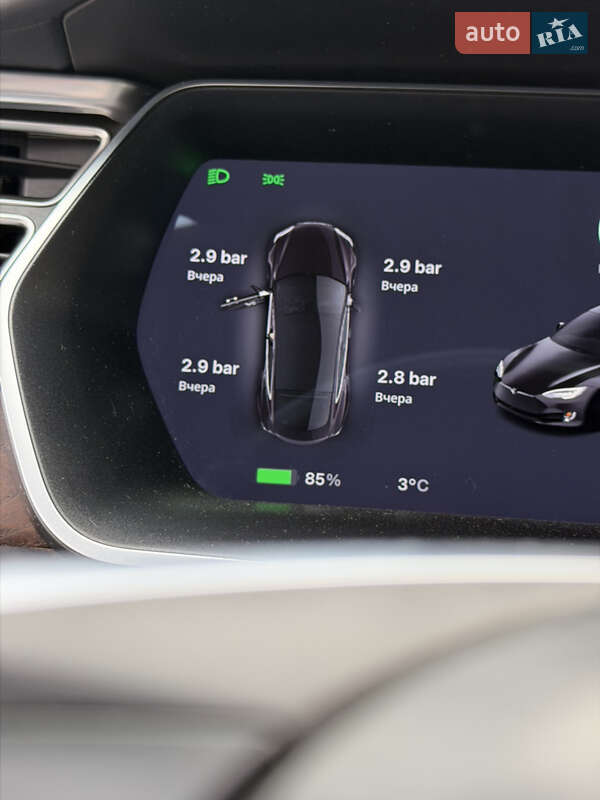 Лифтбек Tesla Model S 2017 в Хмельницком