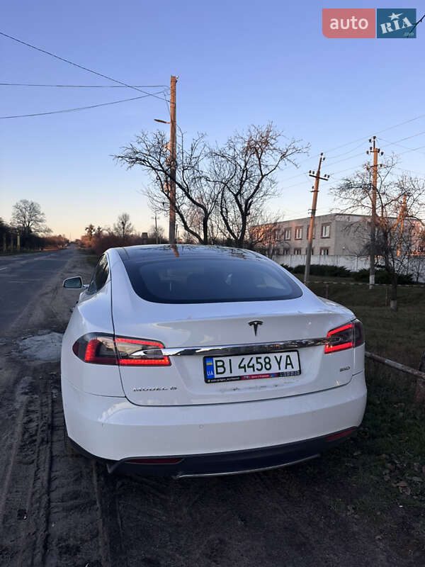 Лифтбек Tesla Model S 2015 в Миргороде