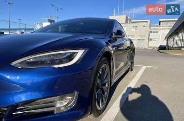 Лифтбек Tesla Model S 2017 в Киеве