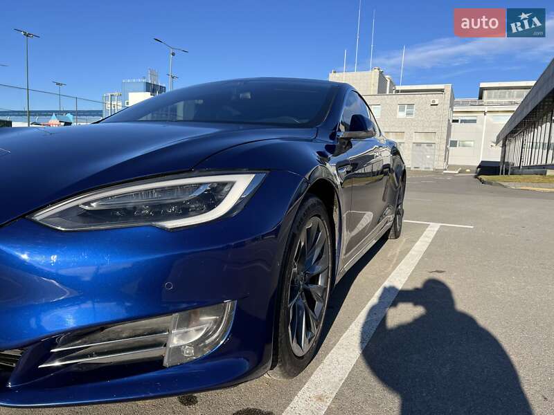Лифтбек Tesla Model S 2017 в Киеве