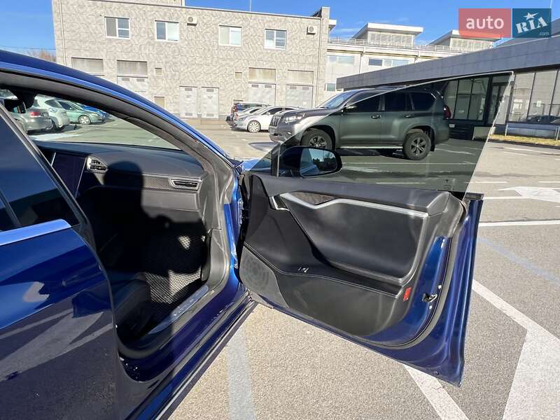 Лифтбек Tesla Model S 2017 в Киеве