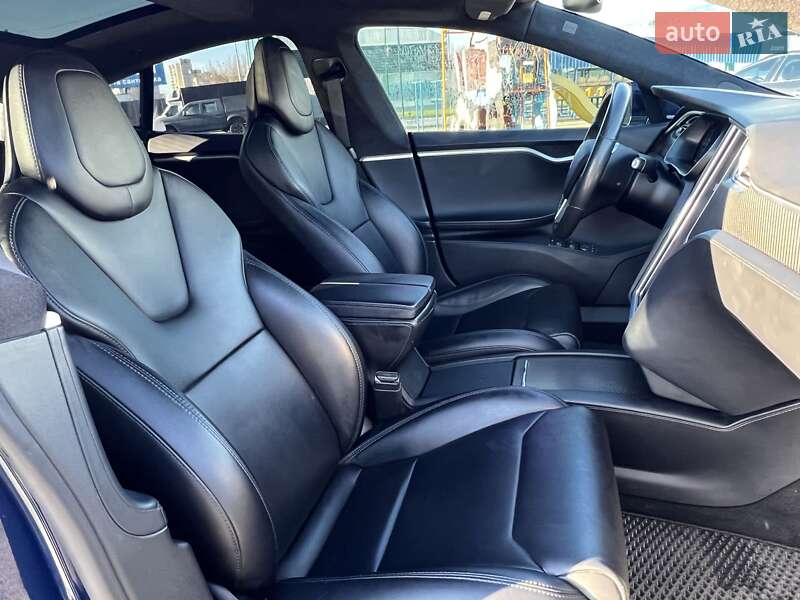 Лифтбек Tesla Model S 2017 в Киеве