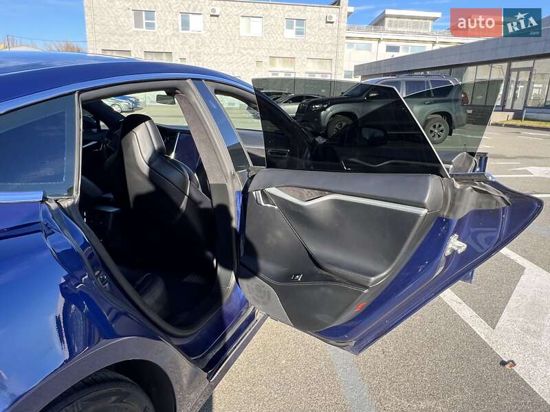 Лифтбек Tesla Model S 2017 в Киеве