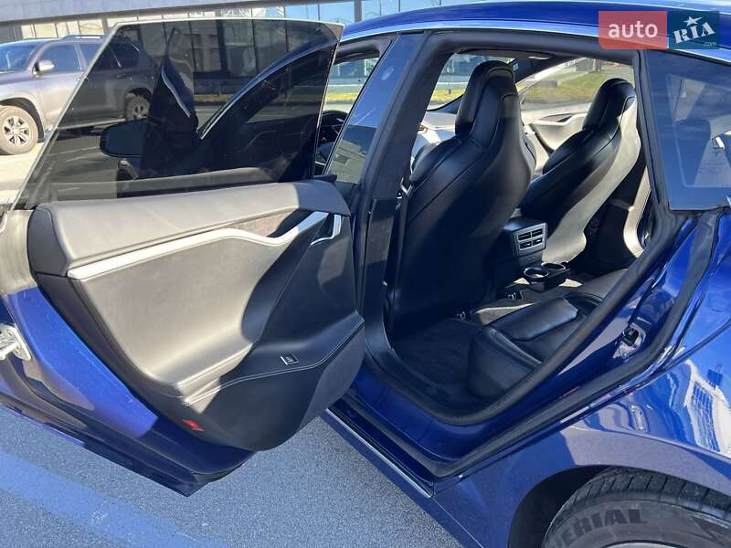 Лифтбек Tesla Model S 2017 в Киеве