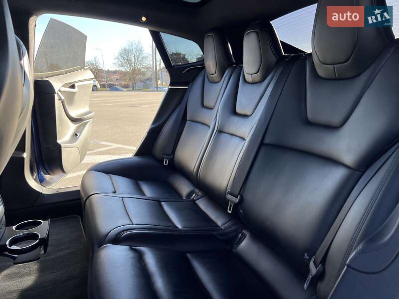 Лифтбек Tesla Model S 2017 в Киеве