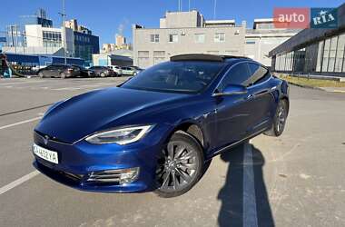 Лифтбек Tesla Model S 2017 в Киеве