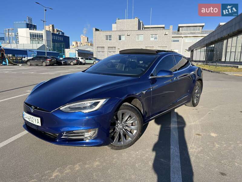 Лифтбек Tesla Model S 2017 в Киеве