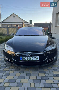 Лифтбек Tesla Model S 2013 в Корце